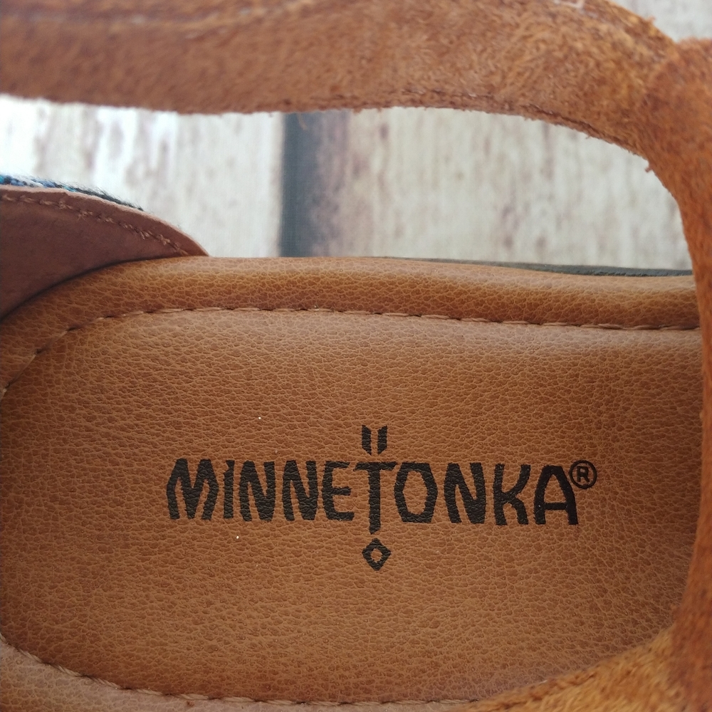 MINNETONKA | Multicolor Fringe Leather Sandals - Picture 8 of 9